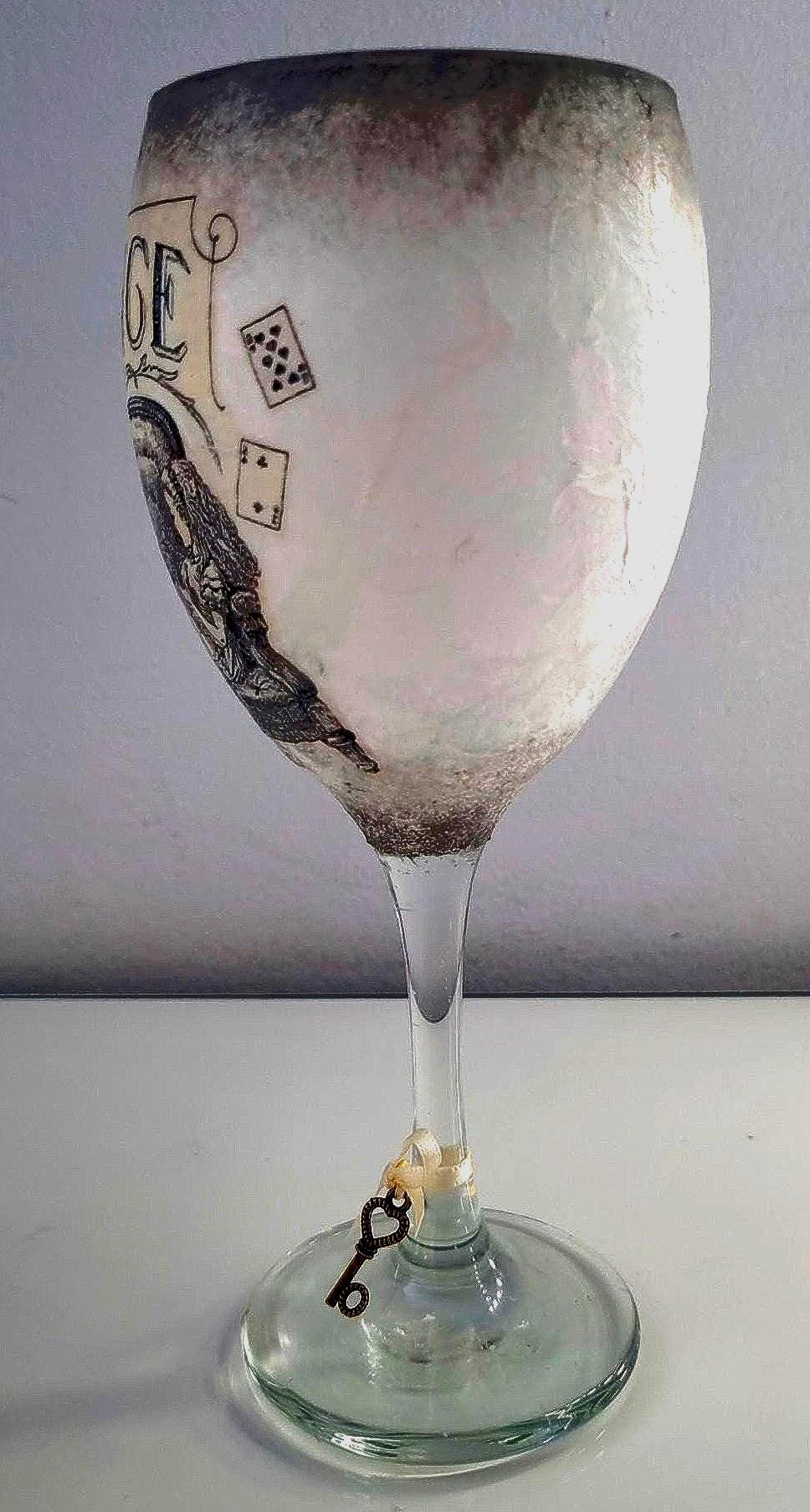 Alice in Wonderland Wine Glass. Alice in Wonderland Decor. Alice in  Wonderland Gift. Mad Hatters Tea Party. Unusual Gift. Gin Lovers Gift - Etsy