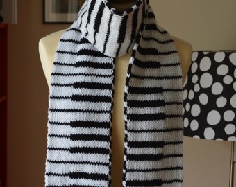 Knit Piano Scarf Black and White Keyboard by Selinaki