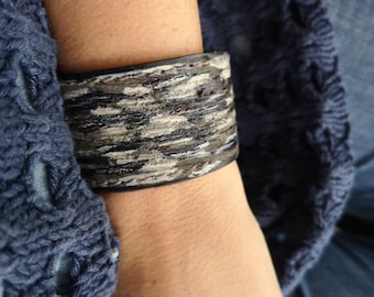 Brazalete de cuero pintado a mano, tamaño pequeño