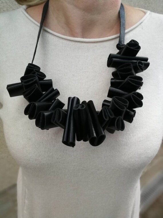 KATA BANKO COUTURE - BLACK RUFFLED NECKLACE PURPLE | Susan Fang (@susanfangofficial) presents her SS26  main image 4