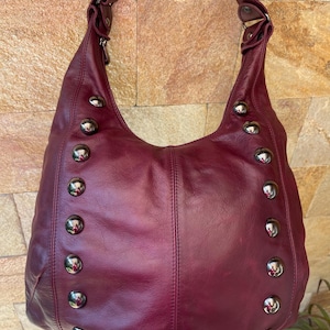 Sac en cuir bordeaux, sac vintage, sac à main rouge, design unique, sac à main en cuir bordeaux, sac à bandoulière bordeaux, sac rouge foncé,