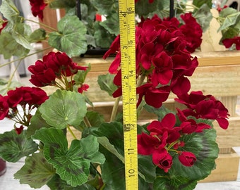 17" Potted Red Geranium