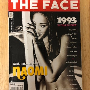 Peut inclure: Une couverture de magazine en noir et blanc avec une photo de Naomi Campbell. Le texte de la couverture est "THE FACE 1993 THE YEAR IN REVIEW" et "British, loud... and proud NAOMI".