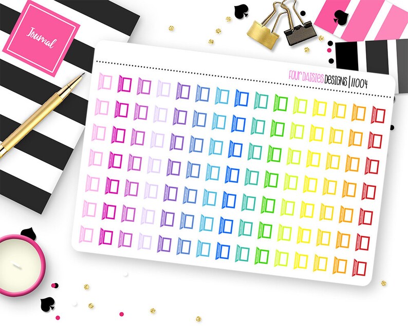 Puede incluir: Una hoja de pegatinas para port&aacute;til de color arco&iacute;ris con el texto "Four Daisies Designs | #1004".
