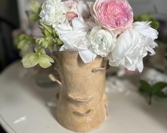 Handmade Mushroom Vase – Ceramic Cottagecore Decor, Whimsical Woodland Pottery, Fairycore Fungi Home Accent, Toadstool Nature-Inspired Gift