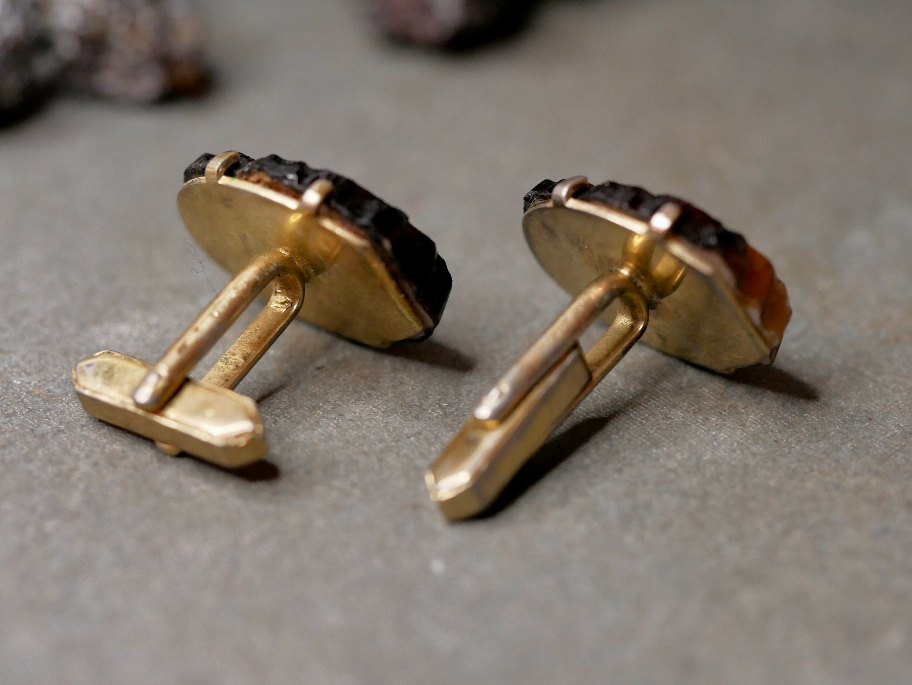 Boutons De Manchette Anciens En Agate Lignée - Style Art Déco - Métal Bronze Doré - Vintage - Très Bon état