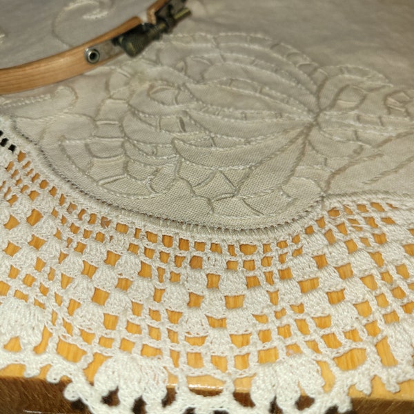 Hand Embroidery Vintage Linen Doily Unfinished, Stamped Pattern on Ecru Linen, Hand Crocheted Trim, Wooden Hoop & Threads, 19" x 15"