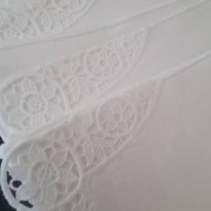 Napkins White on White (4) Cotton/Vintage Linens/Embellished Floral Motif Lace/Farmhouse/Coastal/Finished Hem/Simplistic Design Mix & Match