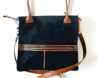 Leather handprinted dutch design shoulderbag, darkblue handbag, bronze handprinted bag