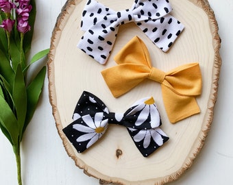 Black & White Daisy Pinwheel Bow, Pigtail Set, Pigtail Bow Set, Girls Hair Bows, Baby Bows, Baby Headbands, Handmade Bows