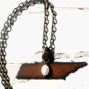 Tennessee necklace/Rustic necklace/pearl necklace/Tennessee jewelry/pearl jewelry/Tennessee/Vols/Titans/UT/18inch necklace/gameday Tennessee