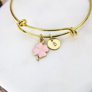 Clover Bracelet, Clover Bangle, Shamrock Bangle, Clover Charm, Mother&#39;s Day Gift, Personalized Gift, Best Friend Gift, Coworker Gift
