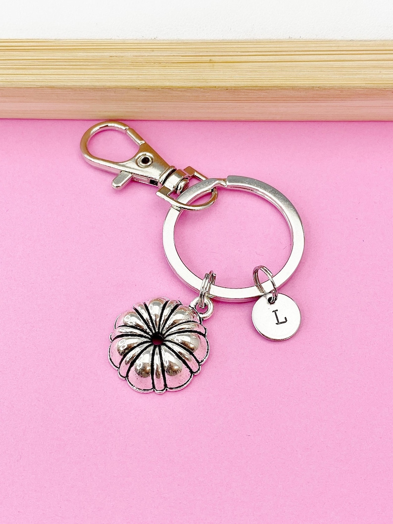 Bundt Muffin Pan Baker Keychain, Baker Gift, Bakery Shop Gift, Sister Gifts, Niece Gifts,Mom Gifts,Aunt Gifts, Personalized Gift, N3785 bild 1