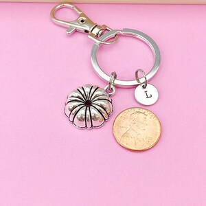 Bundt Muffin Pan Baker Keychain, Baker Gift, Bakery Shop Gift, Sister Gifts, Niece Gifts,Mom Gifts,Aunt Gifts, Personalized Gift, N3785 bild 5