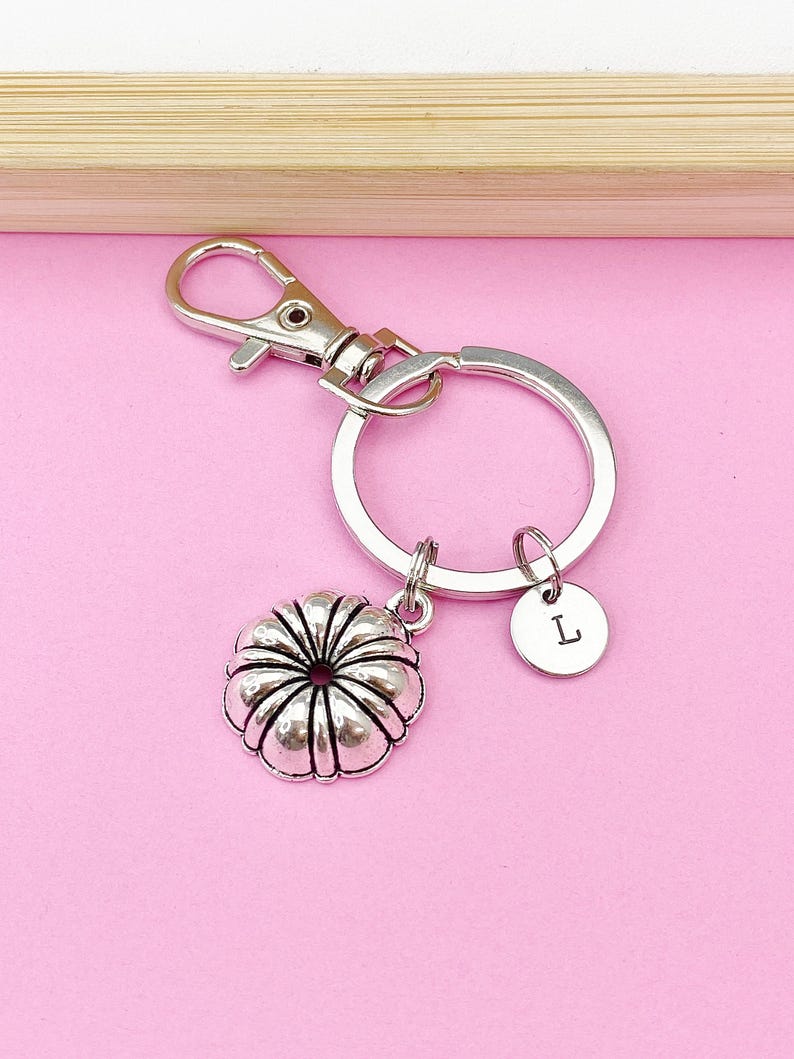 Bundt Muffin Pan Baker Keychain, Baker Gift, Bakery Shop Gift, Sister Gifts, Niece Gifts,Mom Gifts,Aunt Gifts, Personalized Gift, N3785 bild 2