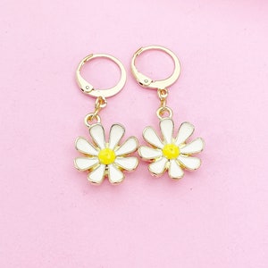 Gold Daisy Flower Charm Earrings Bridesmaid Wedding Personalize Customize Gifts Ideas, N3254