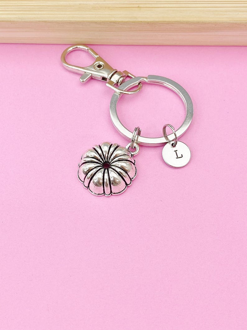 Bundt Muffin Pan Baker Keychain, Baker Gift, Bakery Shop Gift, Sister Gifts, Niece Gifts,Mom Gifts,Aunt Gifts, Personalized Gift, N3785 bild 4