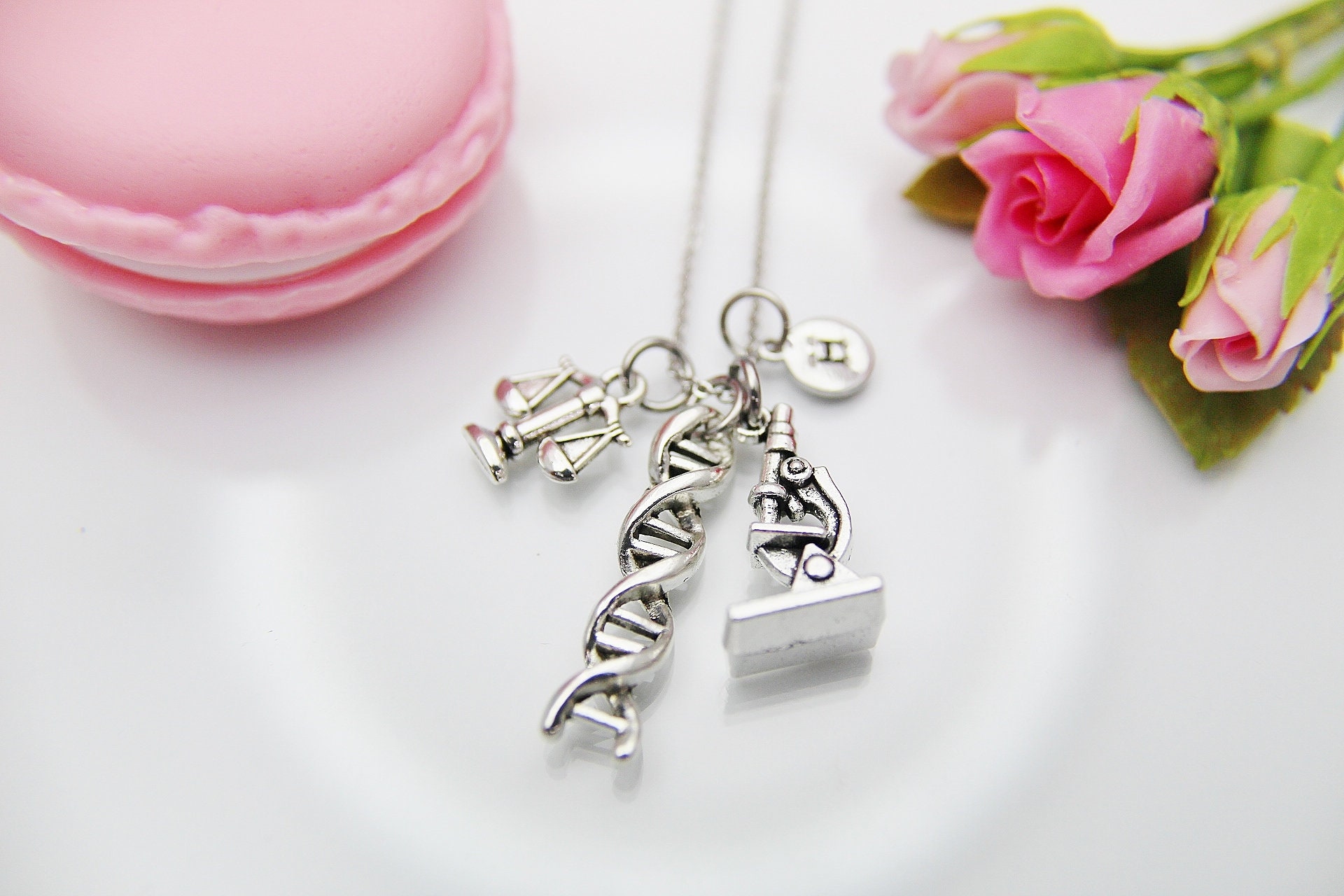 ウィッグ・エクステ graduated DNA necklace Best Christmas Gift, DNA Analyst Necklace, Prosecutor Gift