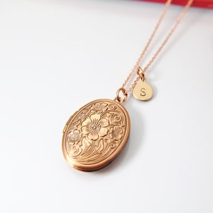 Best Christmas Gift for Mom, Grandmother, Great Grandma, Aunt, Rose Gold Necklace, Flower Locket, Keepsake Photo Frame Charm, N1799