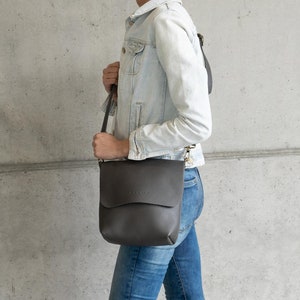 Minimalist Leather Crossbody Bag. Hand made leather bag image 4