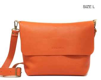 Leather Crossbody bag with removable strap. Available in 16 colors!  Handcrafted. UN Original.