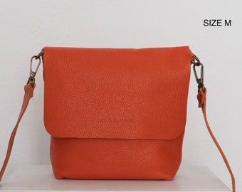 Leather Crossbody bag with removable strap. Available in 16 colors!  Handcrafted. UN Original.