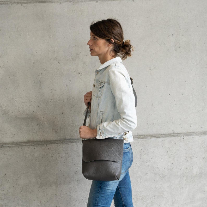 Minimalist Leather Crossbody Bag. Hand made leather bag image 4