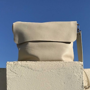 Personalisierte Leder Umhängetasche, Schultertasche aus echtem Leder für den täglichen Gebrauch, elegant und leicht.