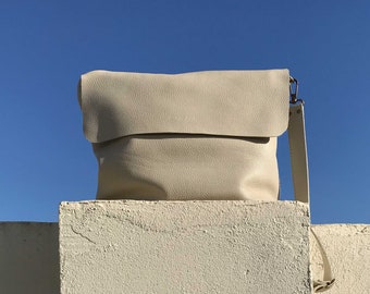 Available in 16 colors! Leather Crossbody Bag. Handcrafted. UN Original.