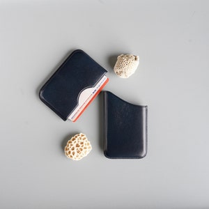 Porte-cartes de visite fait main, porte-cartes en cuir personnalisé, porte-cartes en cuir minimaliste à offrir, portefeuille en cuir minimaliste.