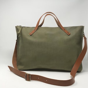 SOLDES Sac pour ordinateur portable femme et homme avec bretelles tannage végétal.  Mille
