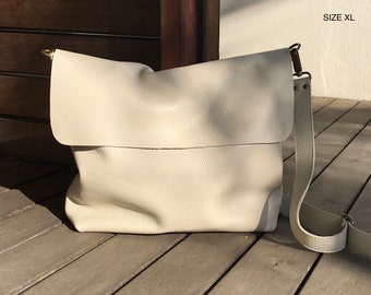 Sac bandoulière en cuir avec bandoulière amovible. Disponible en 16 couleurs ! Fabriqué à la main. Original de l'ONU.