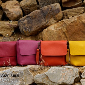 Disponible en 16 couleurs ! Sac à bandoulière en cuir. Fabriqué à la main. ONU