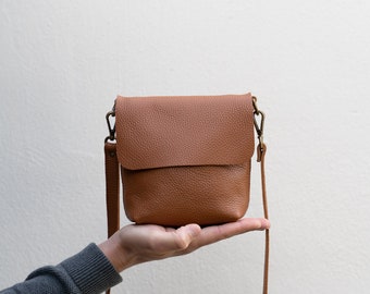 Genuine leather bag for the perfect gift.. UN MINI The Original.