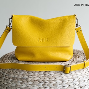 Sac à bandoulière pour femme à porter toute la journée, fait main en cuir véritable, parfait cadeau personnalisé.