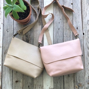Handmade Leather Crossbody Bag Available in 16 different colors UN zdjęcie 2