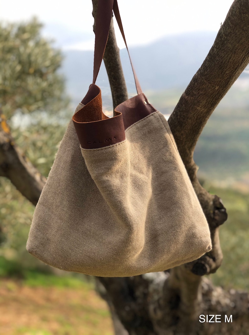 Sac en lin combiné à du cuir pleine fleur naturel, vous adorerez son style facile à vivre et son style simple. image 1