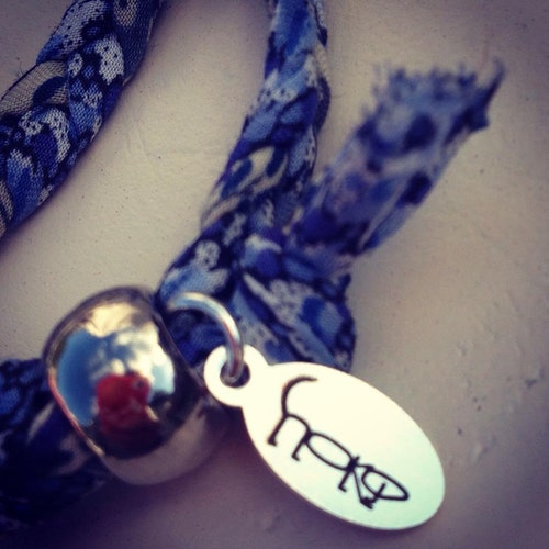 Bracciale con conchiglia Puka, braccialetto con disco di conchiglia bianca, perline Heishi, gioielli da spiaggia, stile surf, braccialetto Boho, braccialetto estivo, braccialetto da sposa - Italia