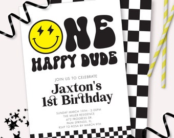 Może przedstawiać: Zaproszenie na przyjęcie urodzinowe w stylu retro. Zaproszenie zawiera słowa "ONE HAPPY DUDE" z żółtą buźką i błyskawicami. Zaproszenie zawiera szczegóły przyjęcia: 1. urodziny Jaxtona.