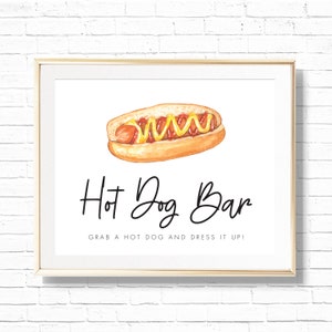 Hot Dog Bar Schild - Druckbares Aquarell BBQ Baby 1. Geburtstag Party Essen Tischdekoration - Machen Sie Ihren eigenen Weiner Corn Dog Kunstdruck - AUG2022