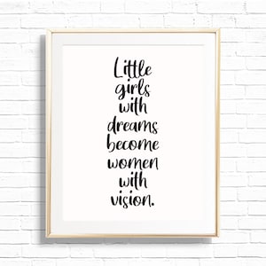 Kleine Mädchen mit Träumen werden Frauen mit Vision Kunstdruck - druckbare 8 x 10 Spielzimmer inspirierende Wanddekoration - Kinder Positivität Zitat Kunst