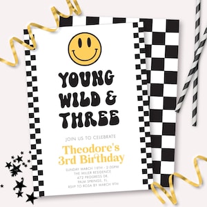 Young Wild & Drei Geburtstagseinladung, Smile Face 3.Geburtstag einladen, One Cool Dude Geburtstagsparty, Hipster 90er Jahre Hippie Dekor, 0111
