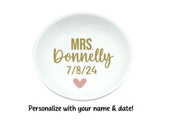 Personalized Mrs Ring Dish, Mrs, Engagement, Wedding Ring Dish, Gift, Wedding, Bridal Shower, Your Name, Ring Holder, Jewelry, Rings, Date