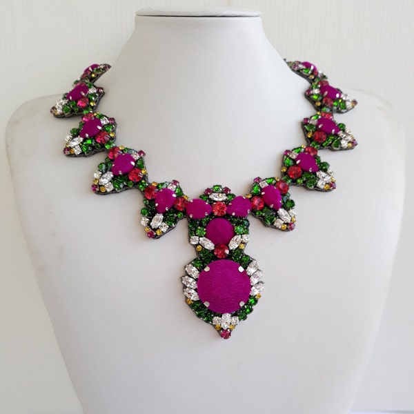 Statement necklaces, Strass necklaces, Jenifer necklace, Big necklace, Diamond necklace,  Broche jewel, Jewel necklace with Swarovski IV313