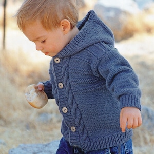 Child's Easy Cable Cardigan& Hooded Jacket Boy Girl Knitting Pattern AranWorsted weight Instant Download-18-28 chest immagine 1