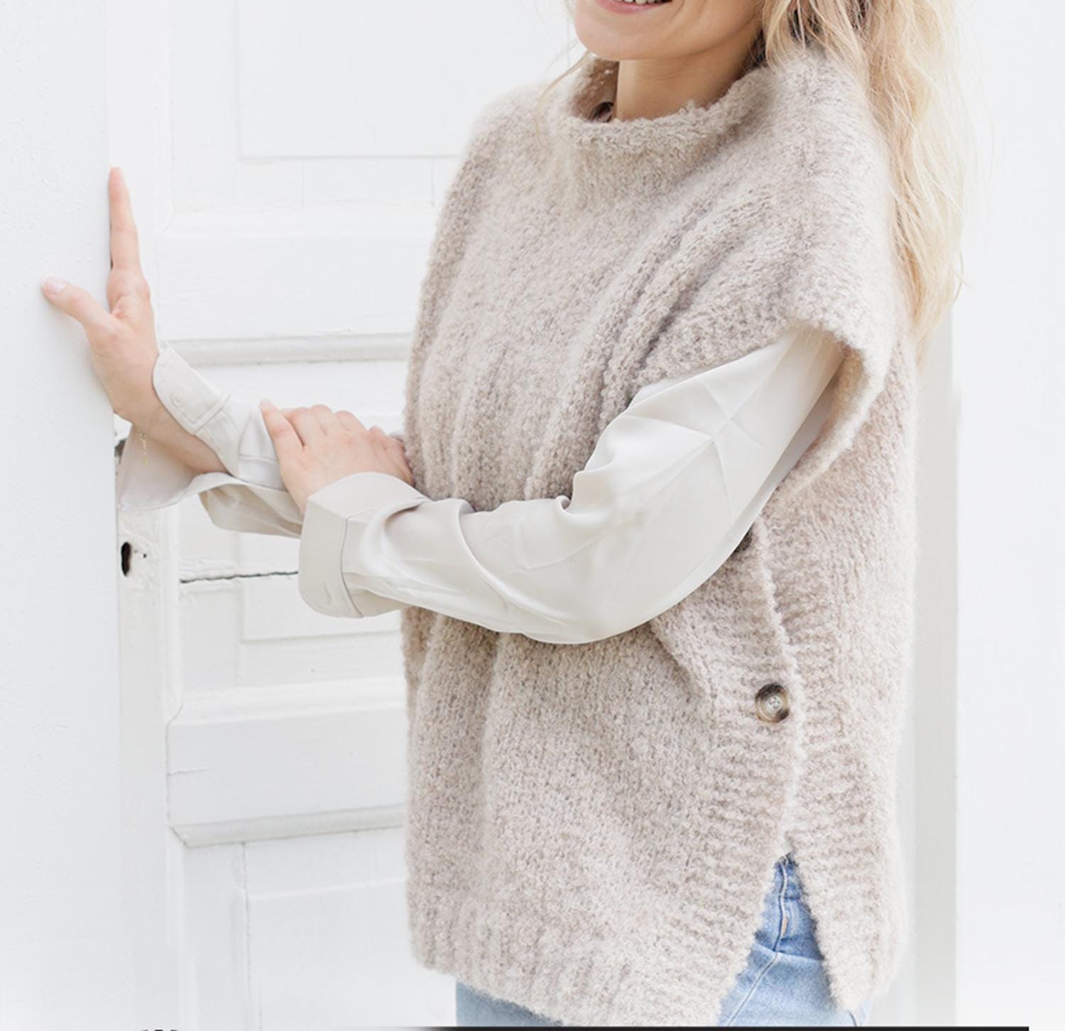 Easy Beginner Women's Tabard Vest Garter Stitch Button Side 44