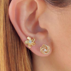 14K Gold Diamond Flower Stud Earrings Natural 0.18 CT Gift For Her