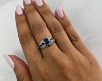 Art-Deco-Stil Blauer Saphir Diamant Verlobungsring Platin Natürlicher Smaragdschliff Handgemacht Zertifiziert 1.46 TCW Antique Vintage inspiriert