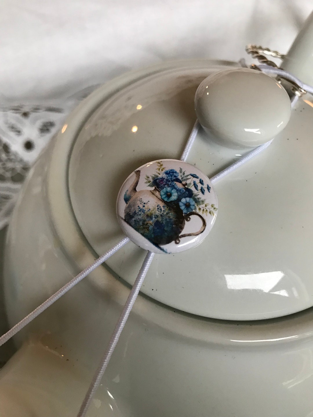 Teapot Drip Catcher, Lid Holder, Vintage Style, Alice in Wonderland