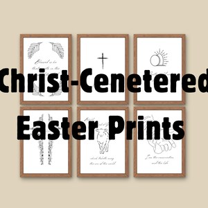 Puede incluir: Conjunto de seis estampados de Pascua centrados en Cristo en blanco y negro con marco de madera. Los estampados presentan varios símbolos y citas cristianas, incluyendo una cruz, un cordero, una corona de espinas y la tumba vacía.
